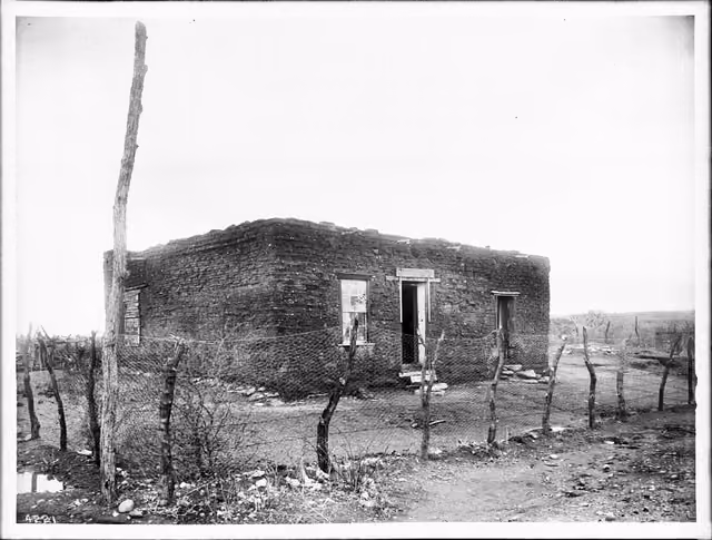 Building in the vicinity of the Presidio at Tubac, Arizona, [s.d.] Photograph of a typical dwelling built in the late 19th century in…
