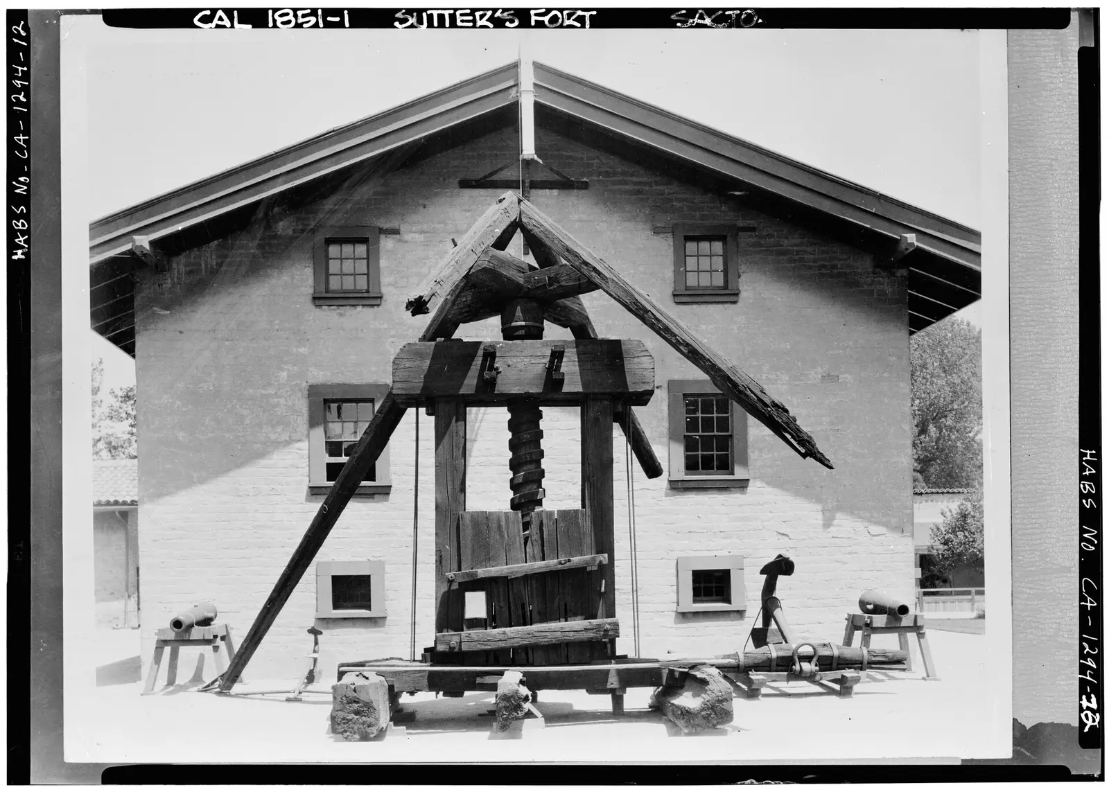 HAY PRESS, FRONT VIEW Photographer unknown, Date unknown - Sutter's Fort, L and Twenty-Seventh Streets, Sacramento, Sacramento County,…