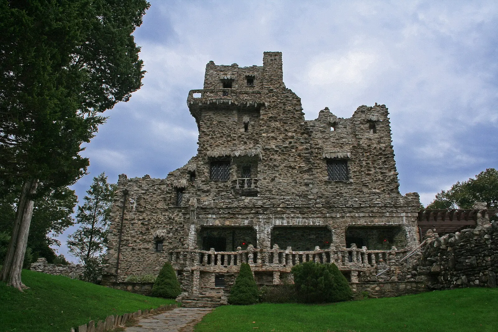 Gilettes Castle KevinPepin 01 — Gillette Castle State Park