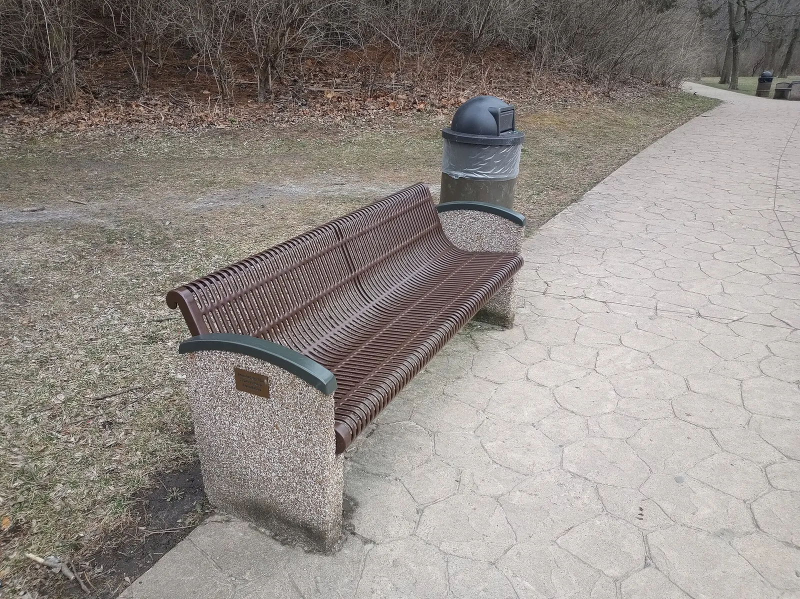 A park bench and trashcan at Starved Rock State Park in Illinois