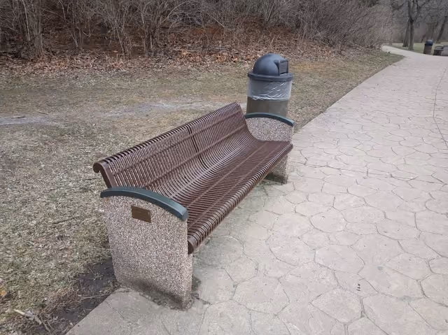 A park bench and trashcan at Starved Rock State Park in Illinois