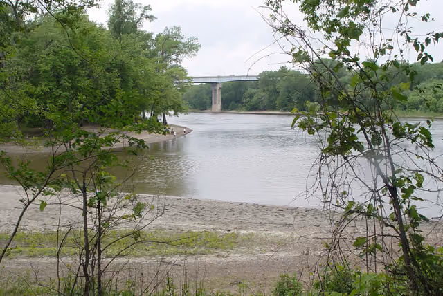 Confluence of the Minnesota River and Mississippi River , in Fort Snelling State Park , Minnesota