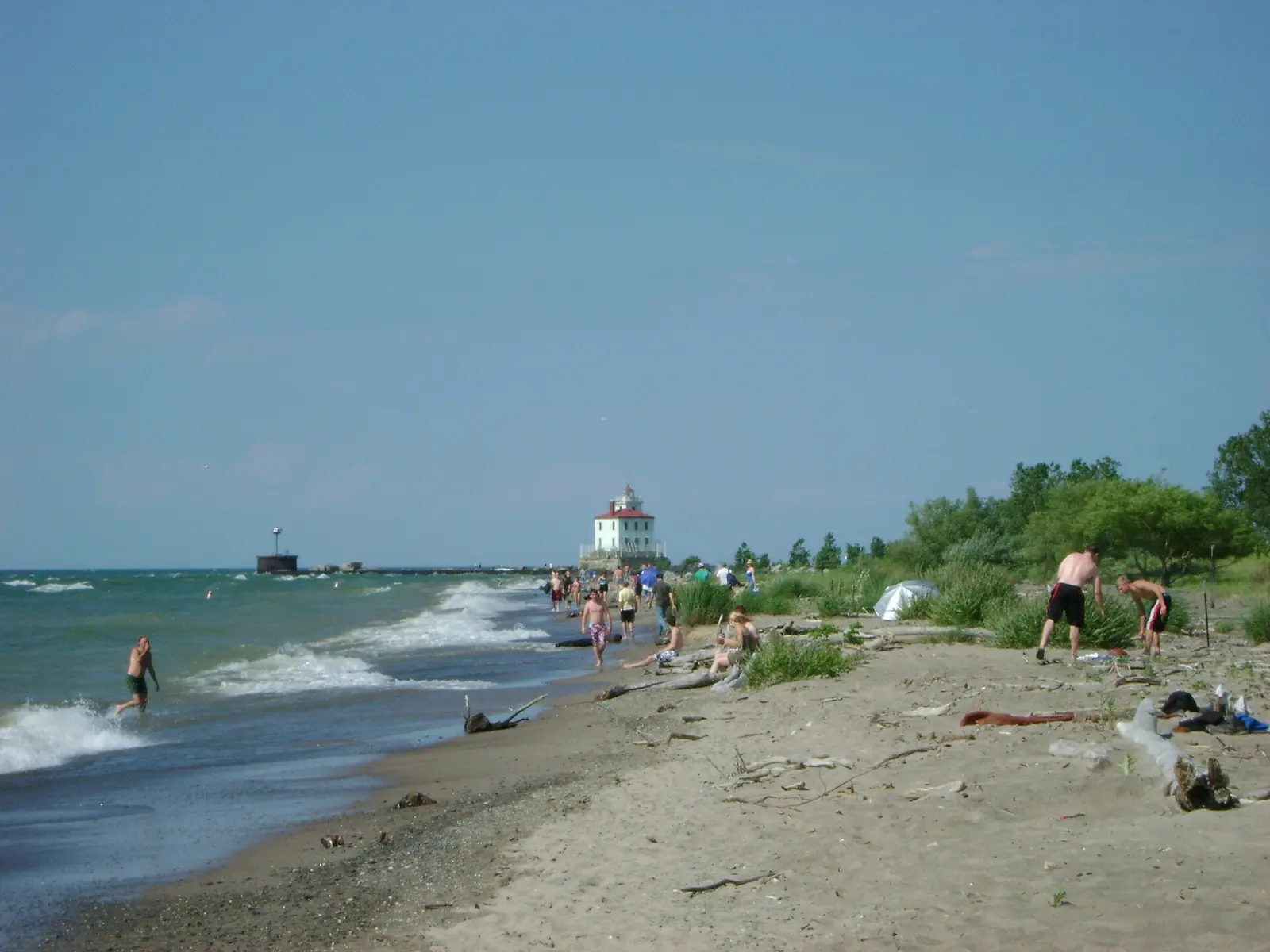 Headlands Beach at Lake Erie (Ohio, United States) with Fairport Harbor West Breakwater Light in the distance