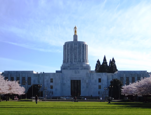 Front exterior of the en:Oregon State Capitol building in en:Salem, Oregon , United States