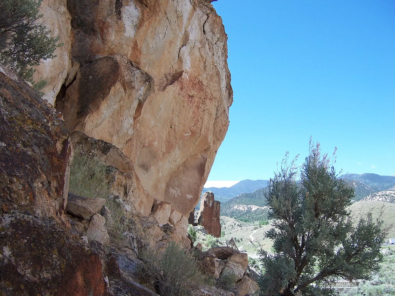 Photo I took at Fremont Indian State Park 05/27/06, just behind the Visitor's Center